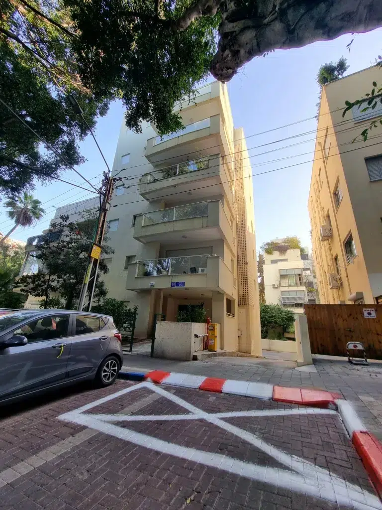 להשכרה דירת 4 חדרים בתל אביב
