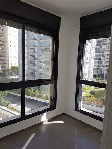 חדר פינתי עם חלונות לנוף פתוח, דירת 4.5 חדרים ברמת אביב ג'
