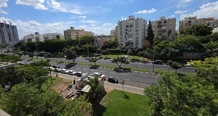 נוף ירוק מהמרפסת, דירה להשכרה באשרמן 1